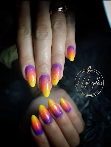 Hybrydka studio stylizacji paznokci Magdalena Gondek